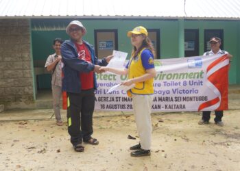 Lions Club Surabaya Victoria Bantu 8 Unit Clen Care Toilet di Goa Maria Sei Mentogok