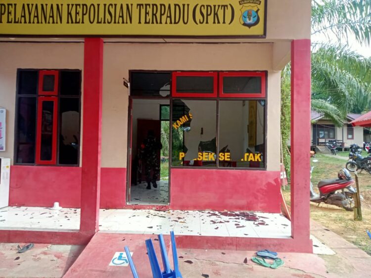 Polsek Sekatak Digeruduk Warga, Diduga Akibat Laka Lantas