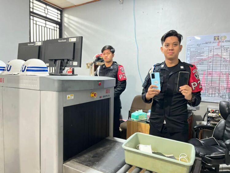 Petugas P2U Lapas Gagalkan Penyeludupan Dua Unit Hp dalam Bungkusan Makanan