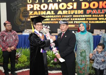 Bahas Isu Sosial Ekonomi Perbatasan pada Disertasinya, Gubernur Peroleh Predikat Cumlaude