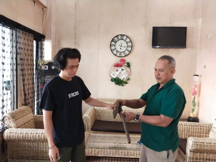 Warga Secara Sukarela Serahkan Senpi Rakitan ke Polda Kaltara