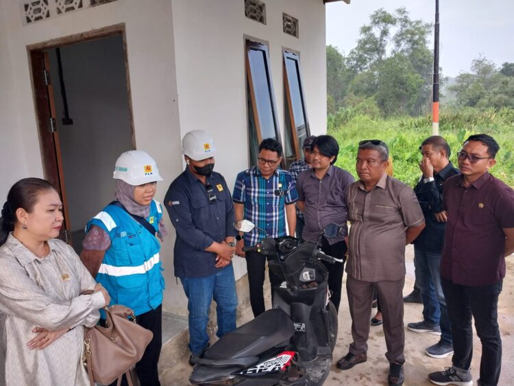 DPRD dan PLN Atasi permasalahan Listrik dan Penerangan Umum Warga Kp 1 Skip