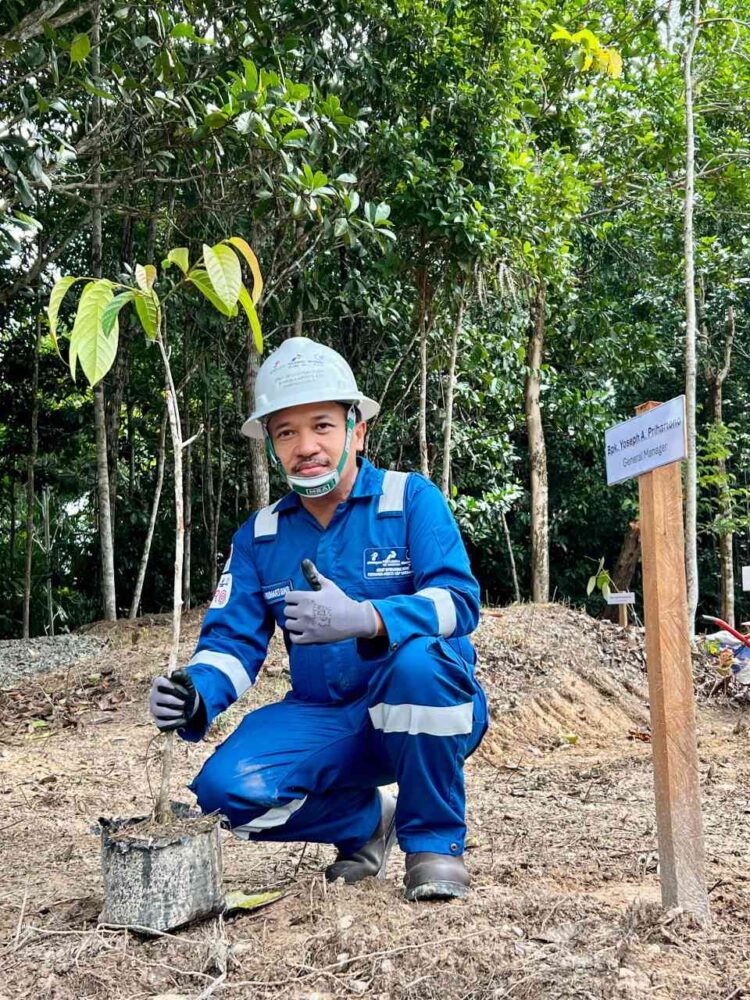 Komitmen terhadap Kelestarian Lingkungan, Manajemen JOB Simenggaris Lakukan Penanaman Pohon di Hutan Konservasi Arboretum South Sembakung