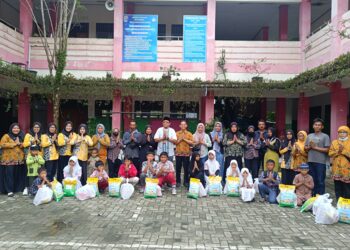 Berbagi di Bulan Ramadan, SD Negeri 005 Tarakan Serahkan 32 Paket Sembako Ke Siswa Kurang Mampu