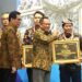 Komitmen Tingkatkan Pelayanan Publik, Gubernur Zainal Raih Penghargaan SPM Awards 2025