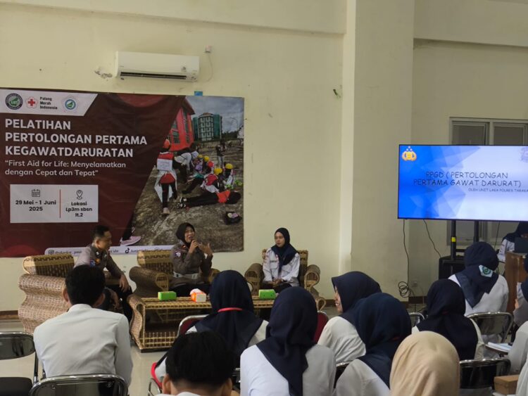 Police Go To Campus: Polres Tarakan Edukasi Mahasiswa UBT Tentang Etika Berlalu Lintas dan Pertolongan Pertama