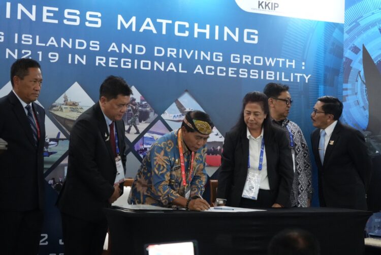 Gubernur Teken MoU dan LoI Pengembangan Pesawat N219 Amfibi