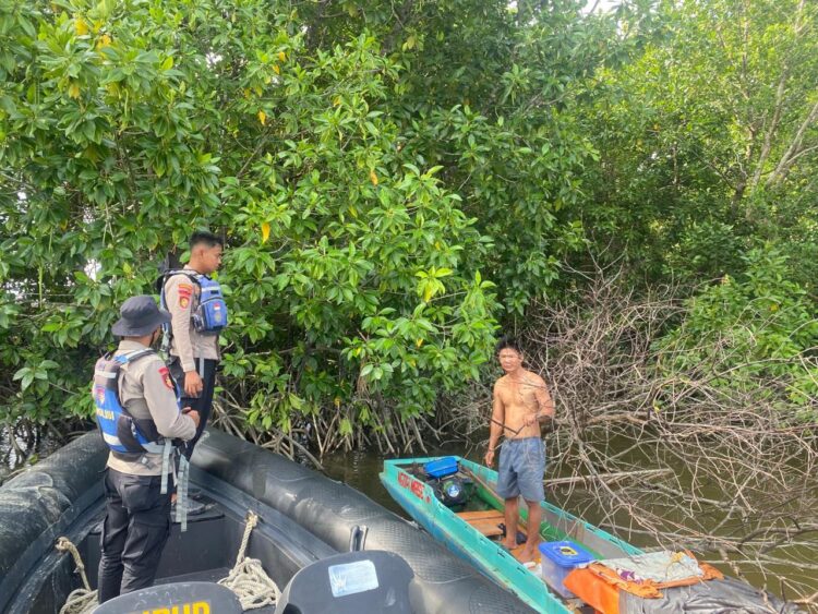 Personel Ditpolairud Polda Kaltara Laksanakan Operasi SAR di Perairan Tanjung Tiram, Korban Diduga Hilang Diserang Buaya