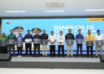 Gubernur Serahkan Bankeu Parpol Secara Simbolis