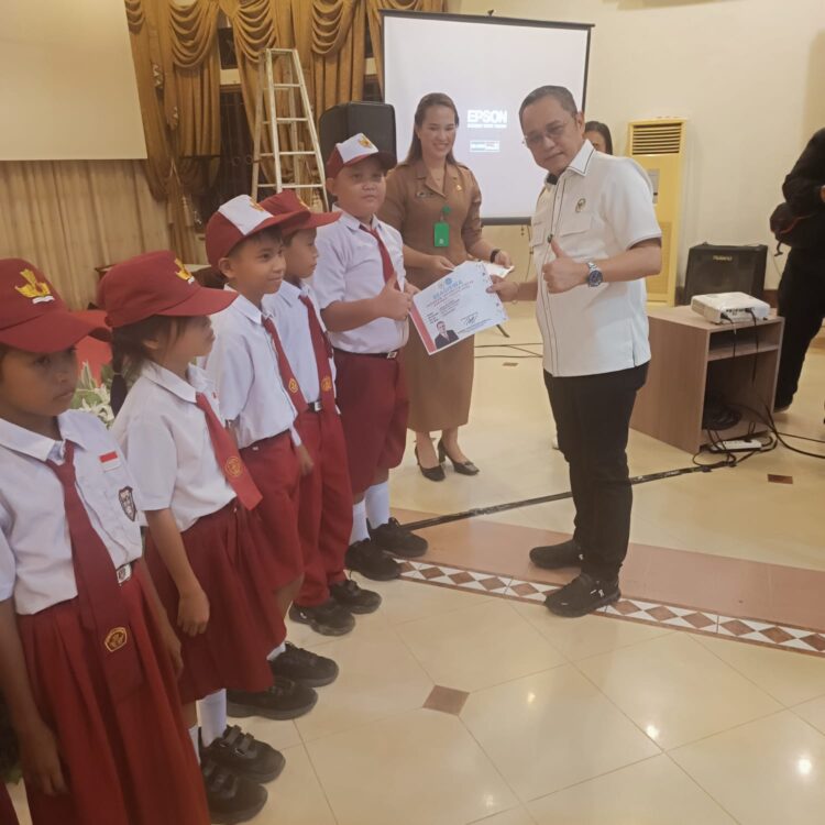 Orang Tua Siswa Menangis Melihat Perjuangan Deddy Sitorus Mendapatkan PIP