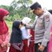 Kapolda Kaltara Singgah dan Makan Bersama Murid SDN 016 Tanjung Palas di Tengah Kunjungan Kerja