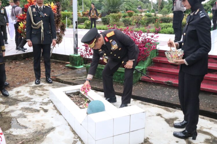 Kapolda Pimpin Ziarah Makam Pahlawan Memperingati HUT RI ke-80
