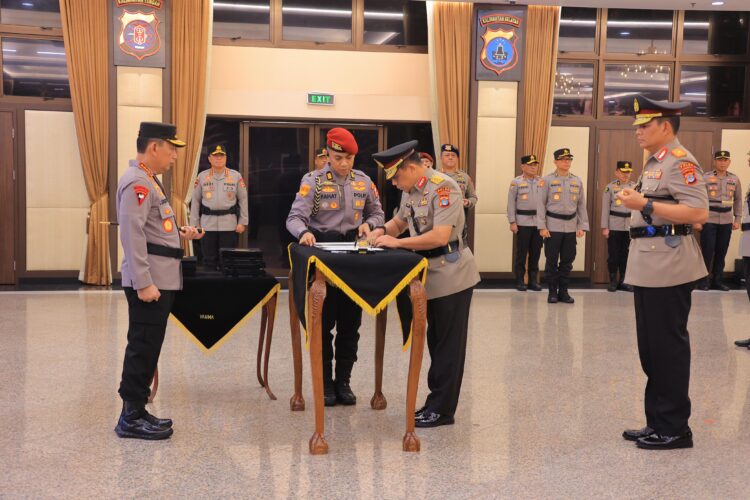 Kapolri Pimpin Sertijab Kapolda Kaltara di Rupatama Mabes Polri