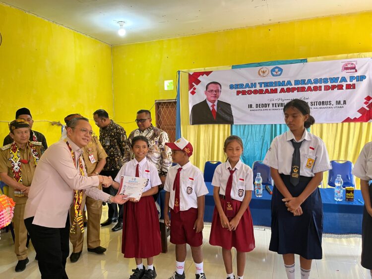 Berakhir di Nunukan, Deddy Sitorus Total Salurkan 601 PIP di Kaltara