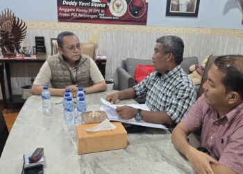 Deddy Sitorus Tandatangani Tuntutan Mahasiswa Kaltara