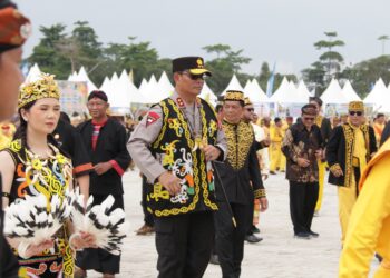 Kapolda Hadiri Upacara Pengibaran Bendera Peringatan Hari Jadi Kota Tanjung Selor Ke 235 dan Kabupaten Bulungan Ke 65