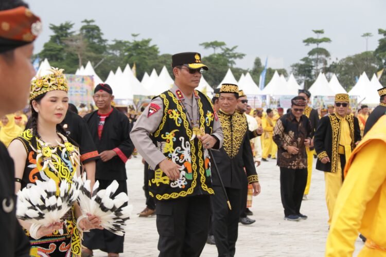 Kapolda Hadiri Upacara Pengibaran Bendera Peringatan Hari Jadi Kota Tanjung Selor Ke 235 dan Kabupaten Bulungan Ke 65