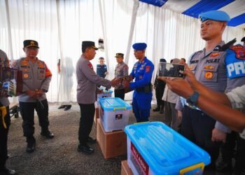 Kapolri Beri Motivasi dan Apresiasi kepada Anggota Polri Terdampak Bencana di Sumbar