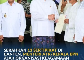 Menteri ATR/BPN Serahkan 13 Sertipikat Tanah Wakaf di Banten