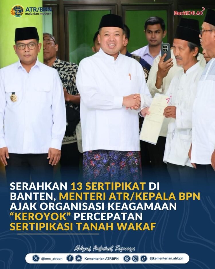 Menteri ATR/BPN Serahkan 13 Sertipikat Tanah Wakaf di Banten