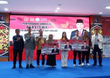 Momentum Hardiknas, Hasan Basri Salurkan Beasiswa KIP Kuliah untuk Mahasiswa di Penjuru Kaltara