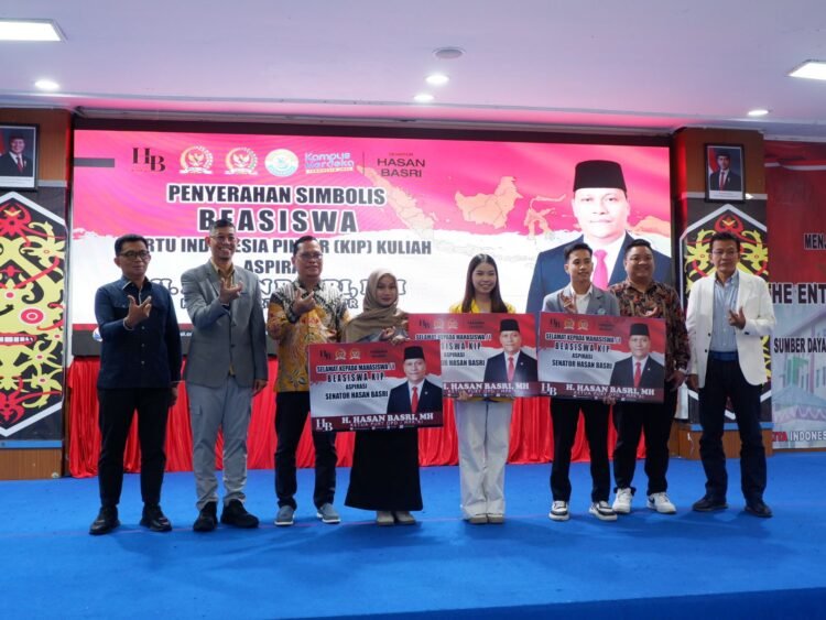 Momentum Hardiknas, Hasan Basri Salurkan Beasiswa KIP Kuliah untuk Mahasiswa di Penjuru Kaltara