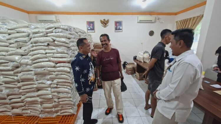 Proses penyaluran bantuan tersebut berlangsung tertib di Kantor Bulog Tarakan, Jalan Pangeran Diponegoro, Kelurahan Sebengkok.