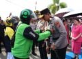 Komunitas Ojol Tanjung Selor Lepas Kepergian Irjen Pol. Djati Wiyoto Abadhy dengan Syal Dayak