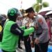 Komunitas Ojol Tanjung Selor Lepas Kepergian Irjen Pol. Djati Wiyoto Abadhy dengan Syal Dayak