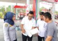 Urai Kemacetan, Dishub Tertibkan Antrean Kendaraan di SPBU Jalan Sengkawit