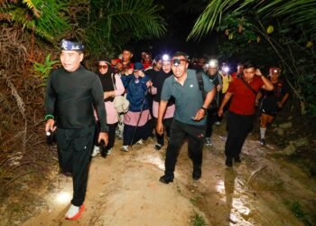 Gubernur Ikut Run Night Slipi, 600 Peserta Ramaikan Lari 7,5 Kilometer