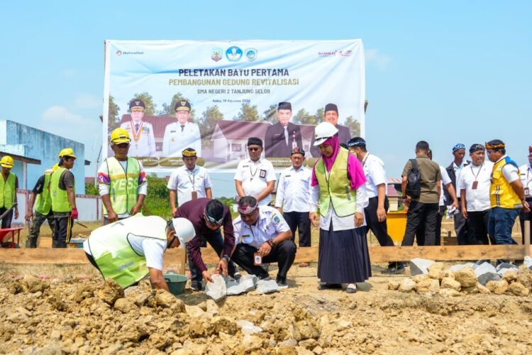 Gubernur Letakkan Batu Pertama Revitalisasi SMAN 2 Tanjung Selor