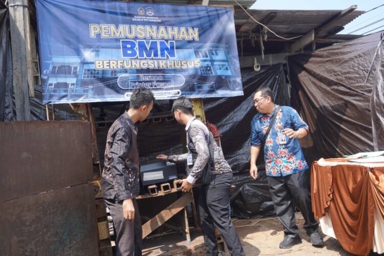 Kantor Imigrasi Tarakan Musnahkan Tiga Printer Paspor